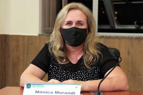 #PraCegoVer: Foto mostra a vereadora Mônica Morandi durante a sessão ordinária. Ela usa máscara como medida de prevenção à Covid-19.